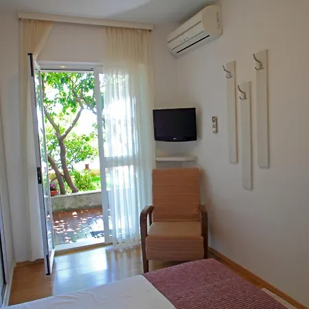 Ante Apartment *